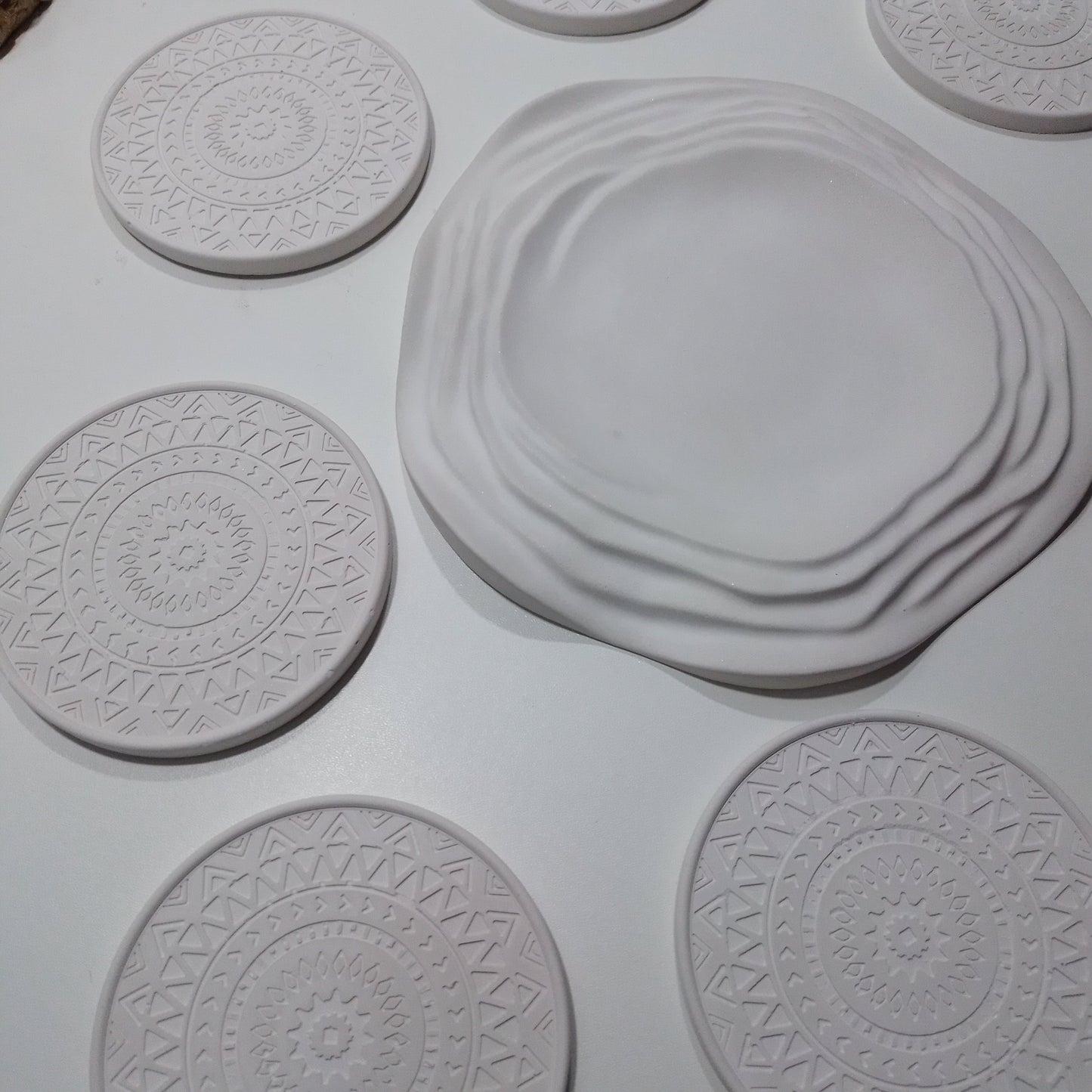 52.1 Seis porta-copos +Um prato de sobremesa:cimento artesanal