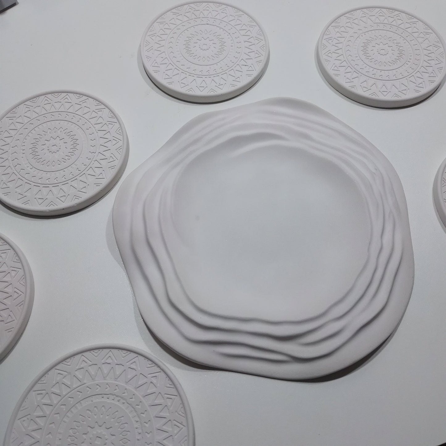 52.1 Seis porta-copos +Um prato de sobremesa:cimento artesanal
