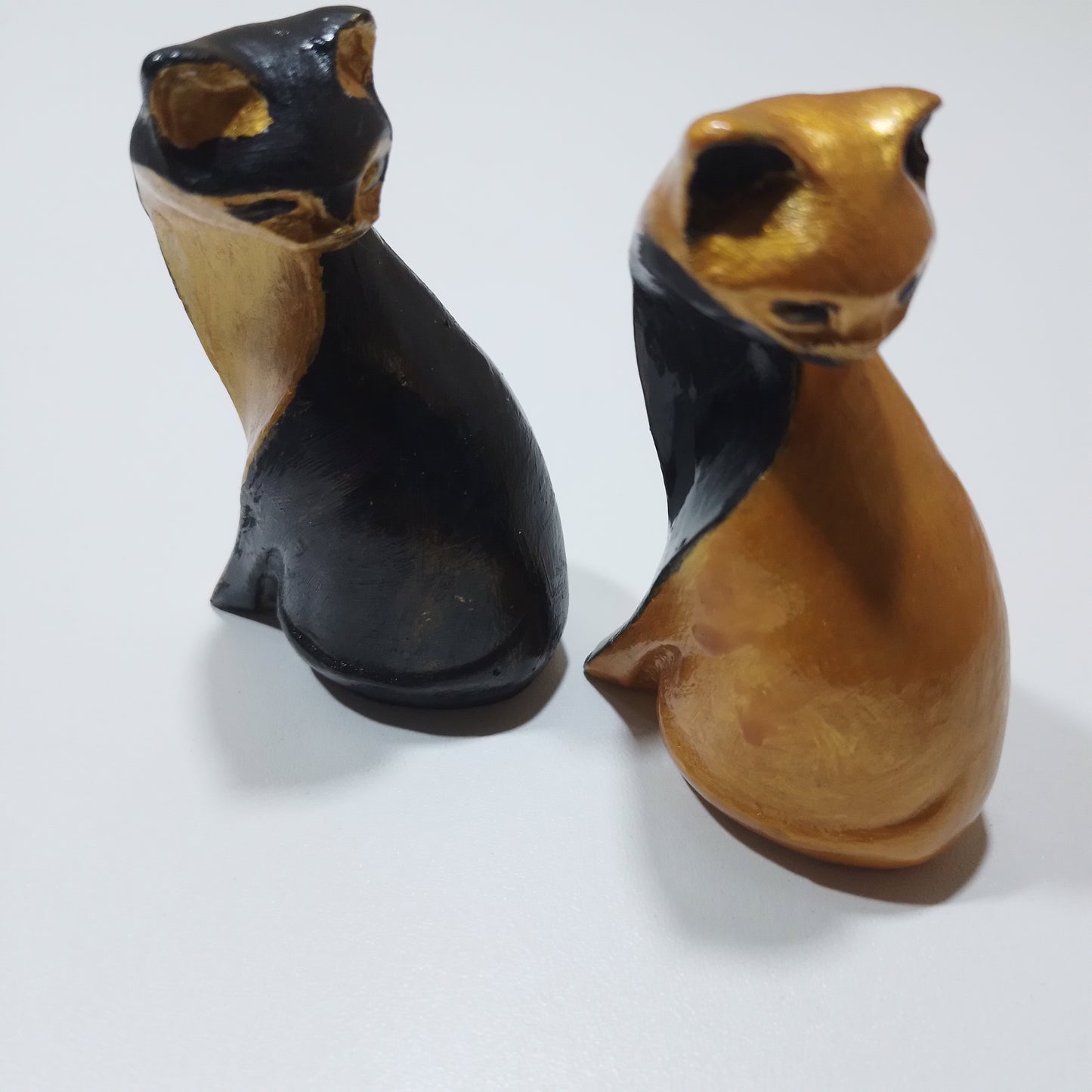 Gatinhos pintados: cimento artesanal