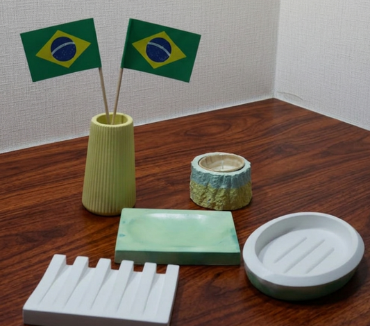1.  Amarelo - Verde - Branco