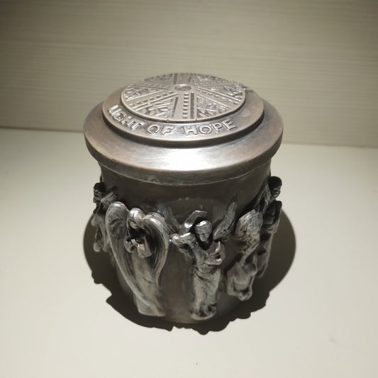 6.  Pote com figura de  Anjos