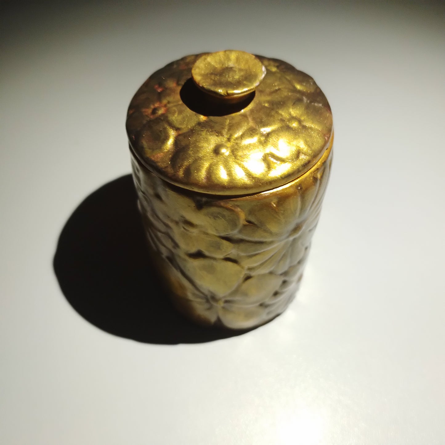 1.Recipiente: Flores Douradas