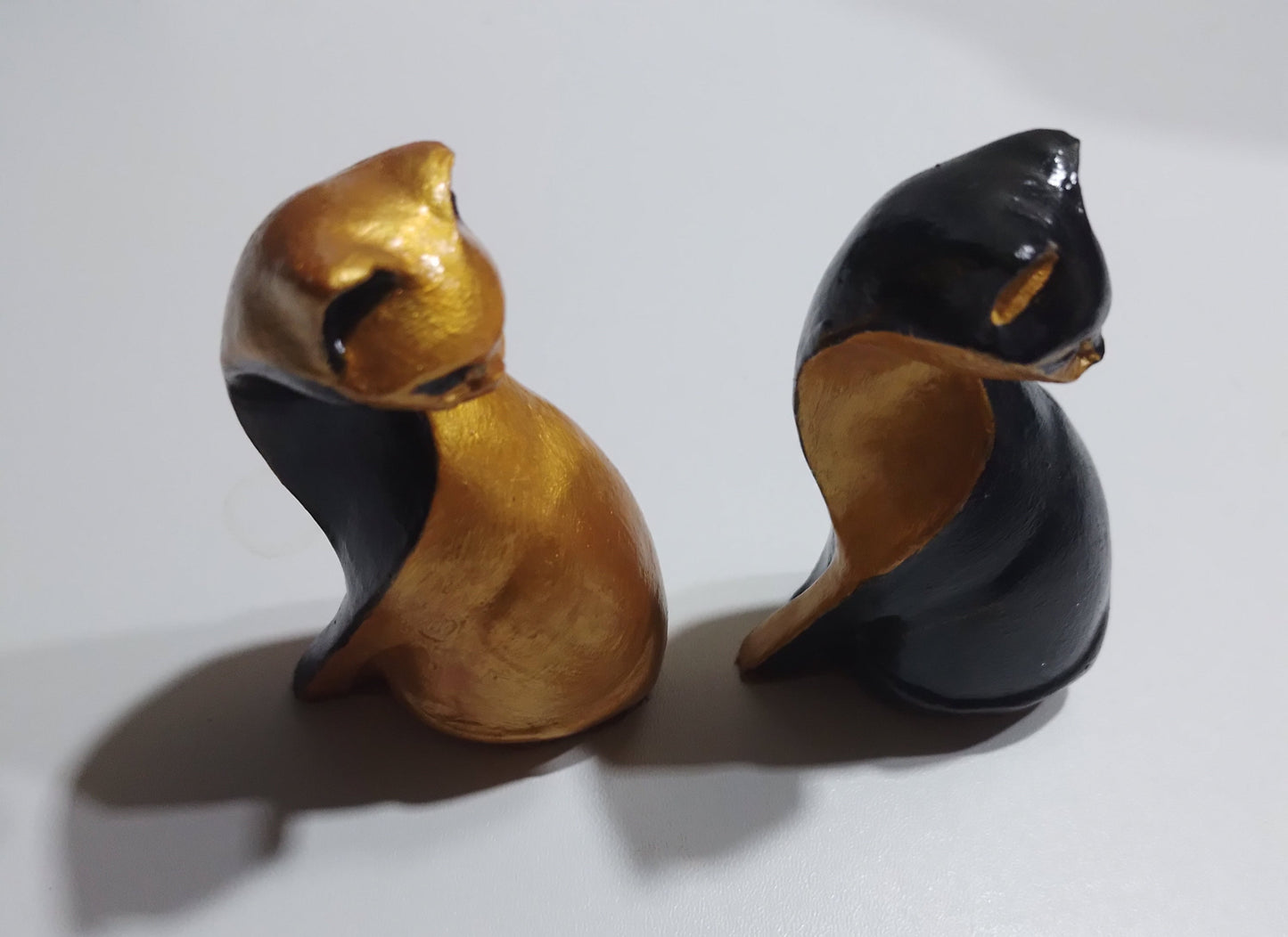 Gatinhos pintados: cimento artesanal